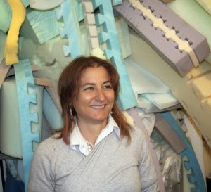 LA GALLERISTA DAVANTI LA FOAM DI JOSEF TRATTNER